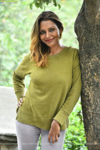 Director Praveena at Kothapallilo Okappudu Movie Interview