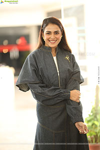 Genelia stills at Junior Movie Interview, HD Gallery