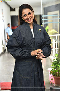 Genelia stills at Junior Movie Interview, HD Gallery
