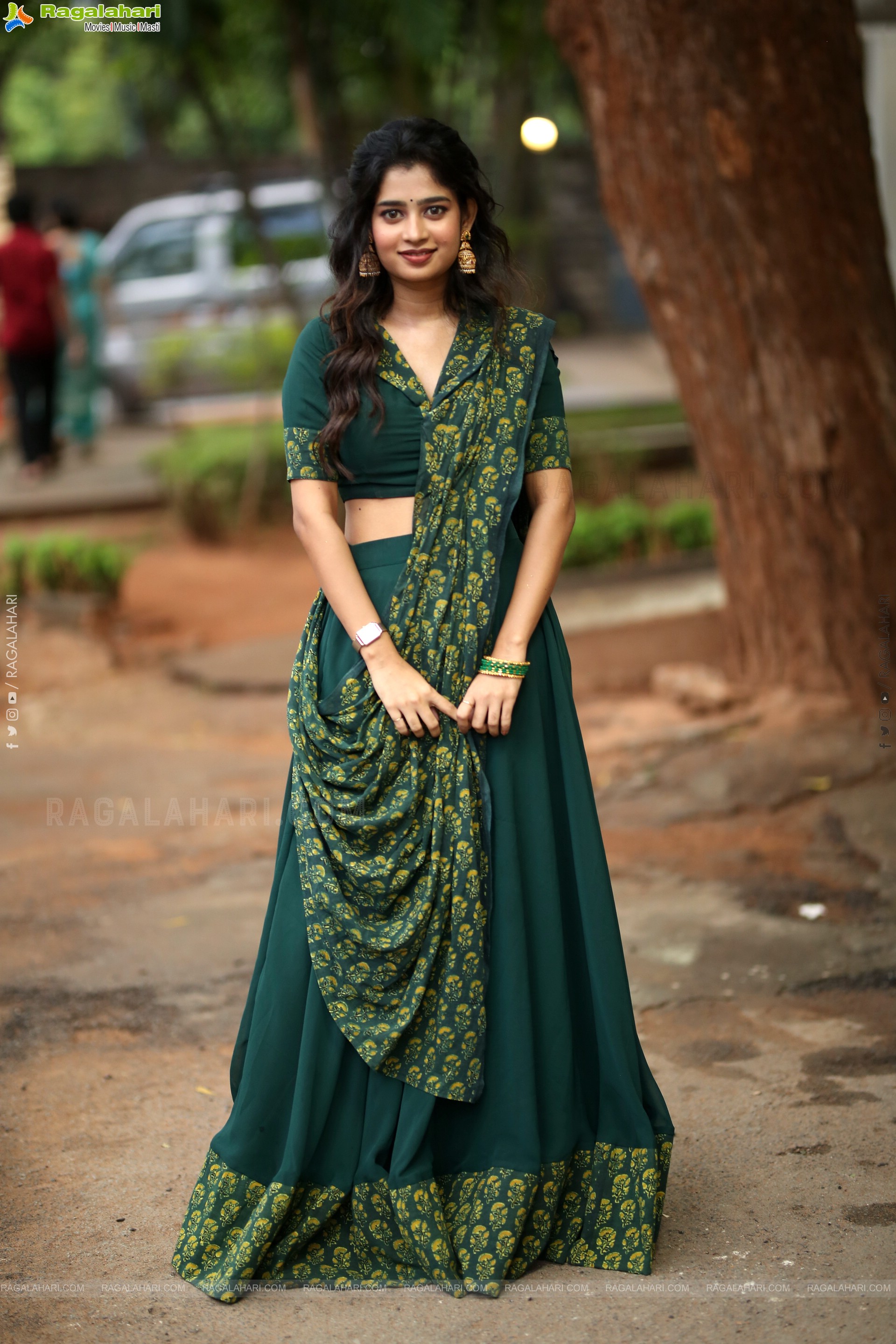 Janany Kunaseelan at Usurae Movie Press Meet, HD Gallery