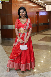Madhuri Rathod Poses with Designer Jewellery, HD Gallery