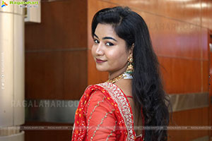 Madhuri Rathod Poses with Designer Jewellery, HD Gallery