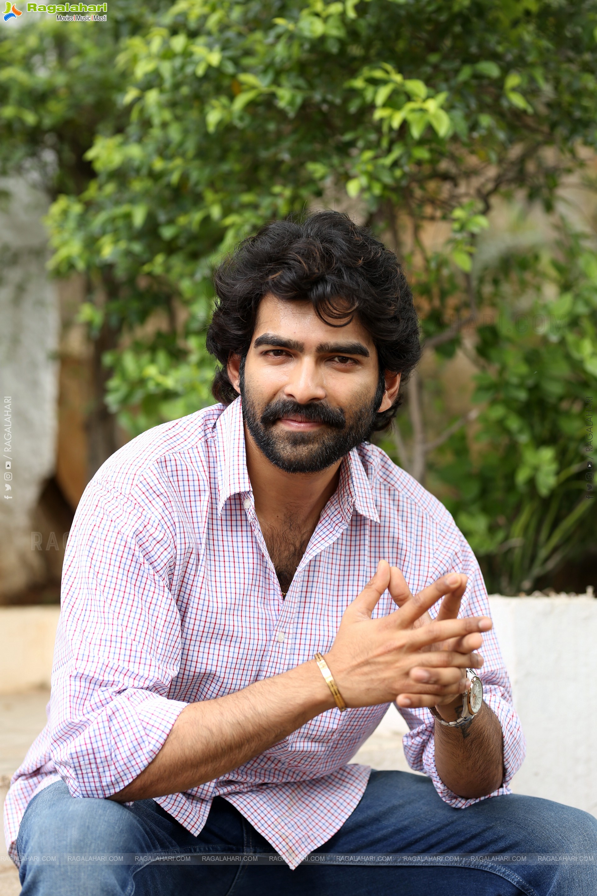Manoj Kumar at Kothapallilo Okappudu Movie Interview, HD Gallery
