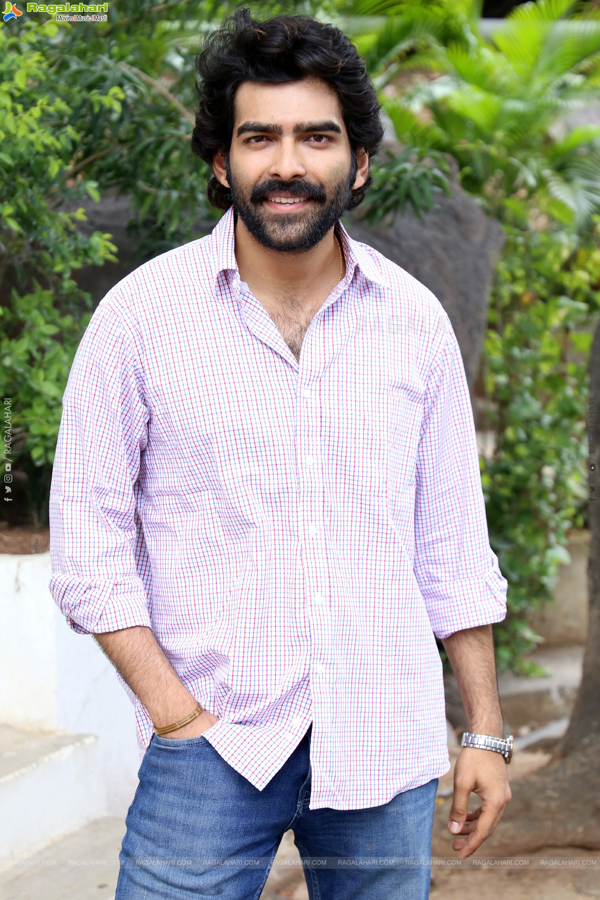 Manoj Kumar at Kothapallilo Okappudu Movie Interview, HD Gallery