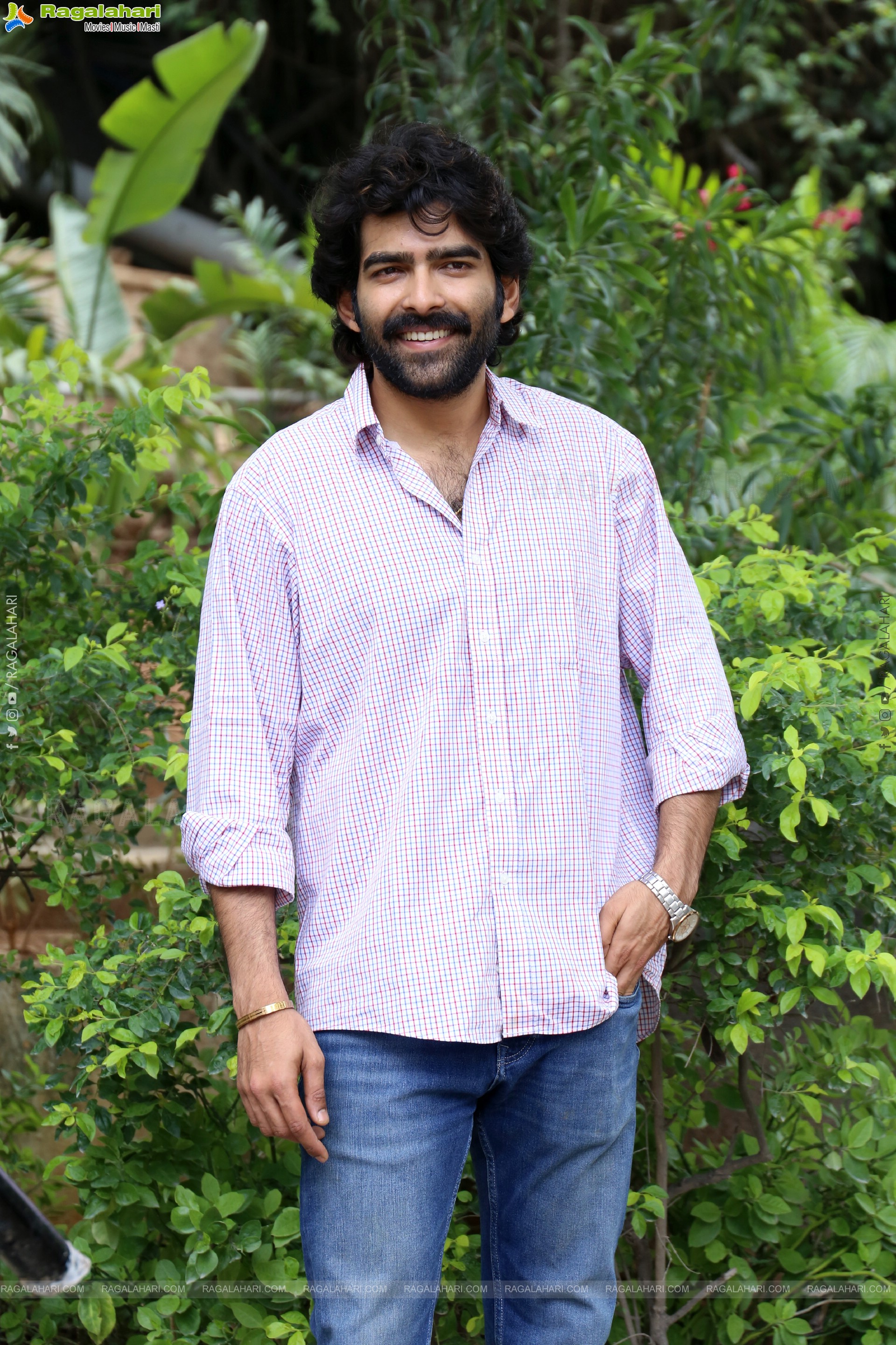 Manoj Kumar at Kothapallilo Okappudu Movie Interview, HD Gallery