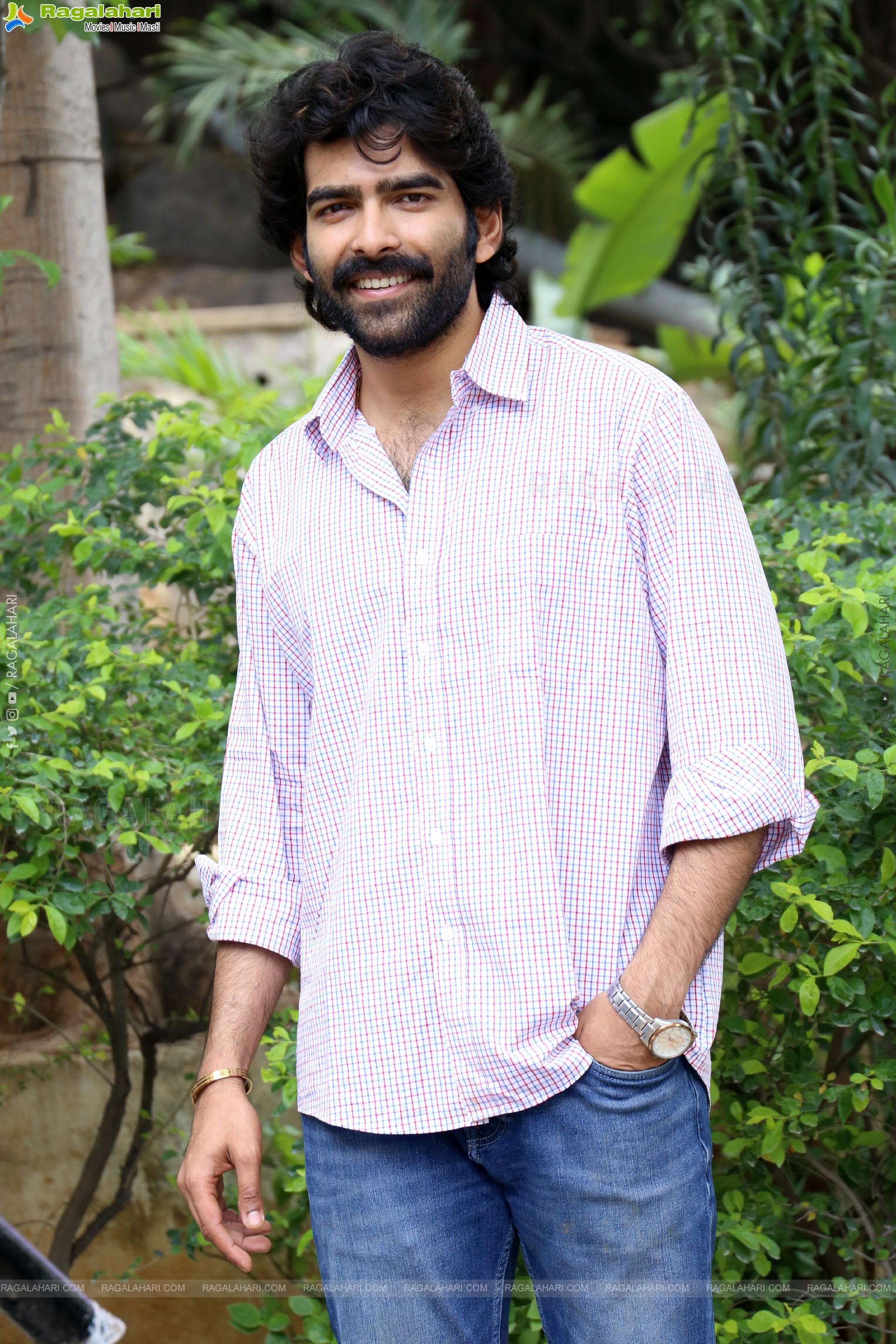 Manoj Kumar at Kothapallilo Okappudu Movie Interview, HD Gallery
