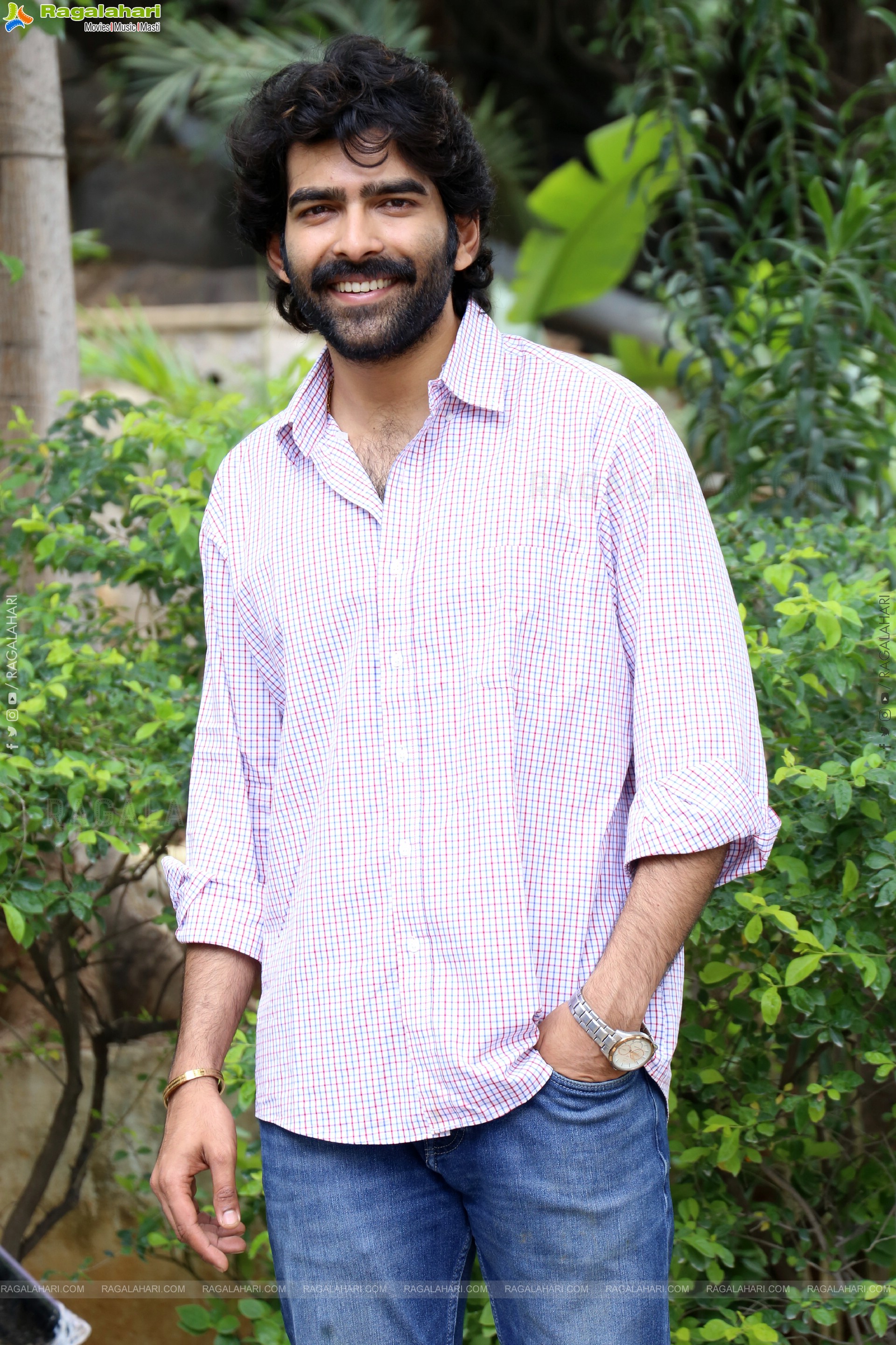 Manoj Kumar at Kothapallilo Okappudu Movie Interview, HD Gallery