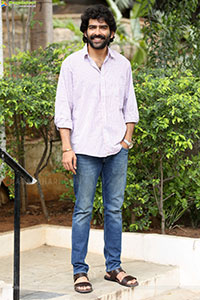 Manoj Kumar at Kothapallilo Okappudu Movie Interview
