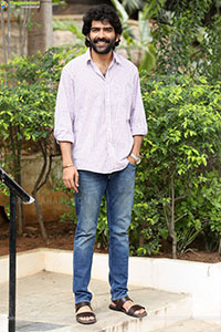 Manoj Kumar at Kothapallilo Okappudu Movie Interview
