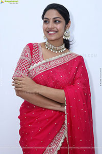 Mounika Ghanta in Red Saree, HD Photo Gallery