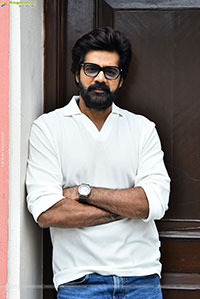 Naveen Chandra at Showtime Interview, HD Gallery
