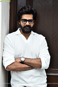 Naveen Chandra at Showtime Interview, HD Gallery