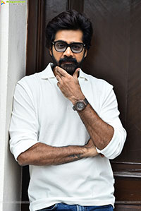 Naveen Chandra at Showtime Interview, HD Gallery