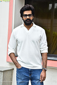 Naveen Chandra at Showtime Interview, HD Gallery