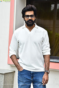 Naveen Chandra at Showtime Interview, HD Gallery