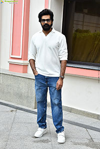 Naveen Chandra at Showtime Interview, HD Gallery