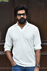 Naveen Chandra at Showtime Interview, HD Gallery