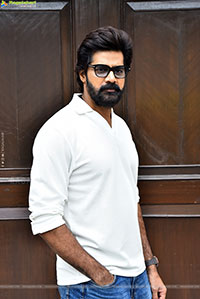 Naveen Chandra at Showtime Interview, HD Gallery
