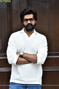 Naveen Chandra at Showtime Interview, HD Gallery