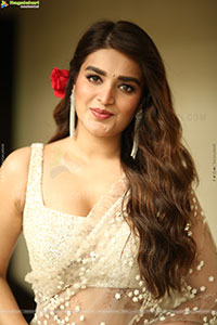 Nidhhi Agerwal at Hari Hara Veera Mallu Press Meet