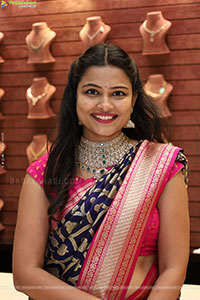 Priya Inturu poses with Traditional Jewellery, HD Gallery
