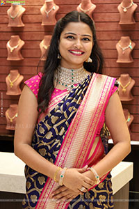 Priya Inturu poses with Traditional Jewellery, HD Gallery