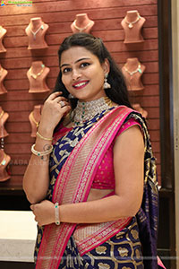 Priya Inturu poses with Traditional Jewellery, HD Gallery