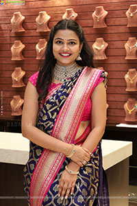Priya Inturu poses with Traditional Jewellery, HD Gallery