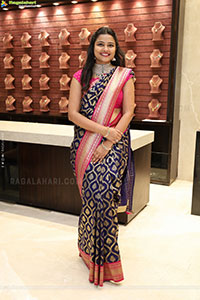Priya Inturu poses with Traditional Jewellery, HD Gallery