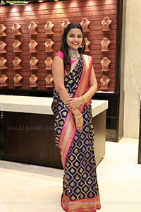 Priya Inturu poses with Traditional Jewellery, HD Gallery
