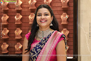 Priya Inturu poses with Traditional Jewellery, HD Gallery