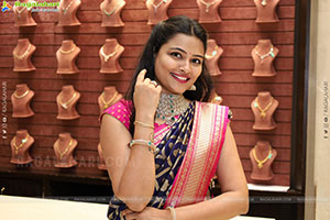 Priya Inturu poses with Traditional Jewellery, HD Gallery