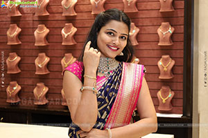Priya Inturu poses with Traditional Jewellery, HD Gallery