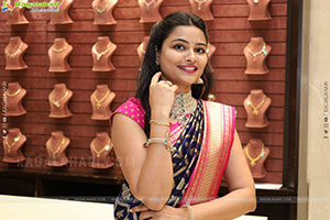 Priya Inturu poses with Traditional Jewellery, HD Gallery