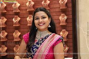 Priya Inturu poses with Traditional Jewellery, HD Gallery