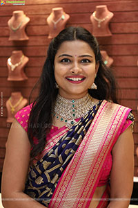 Priya Inturu poses with Traditional Jewellery, HD Gallery