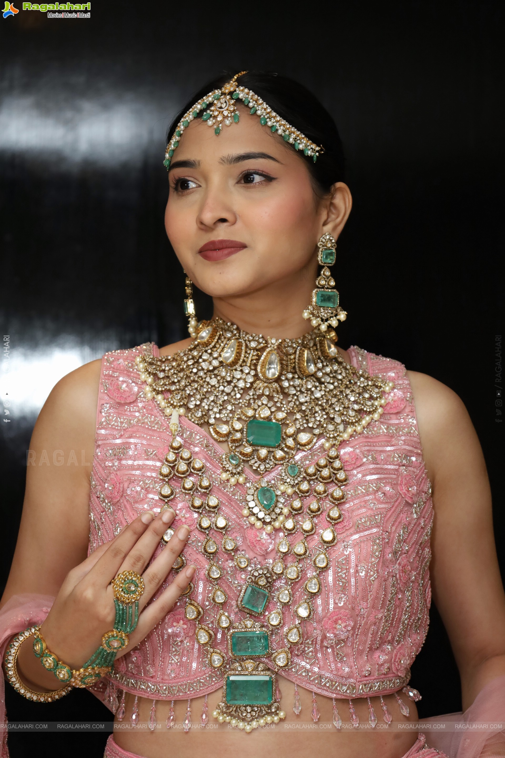 Sanjana Jooluri Poses with Traditional Jewellery, HD Gallery