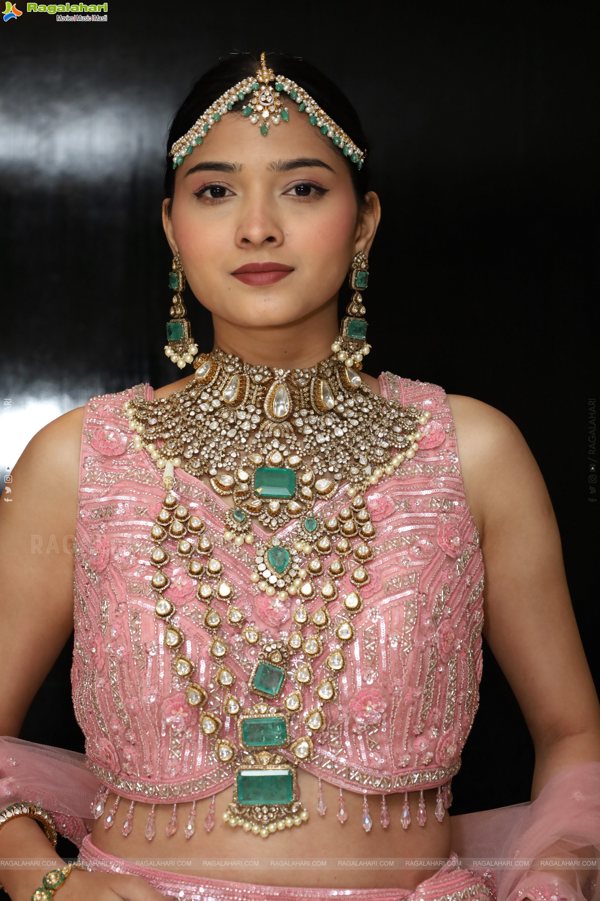 Sanjana Jooluri Poses with Traditional Jewellery, HD Gallery