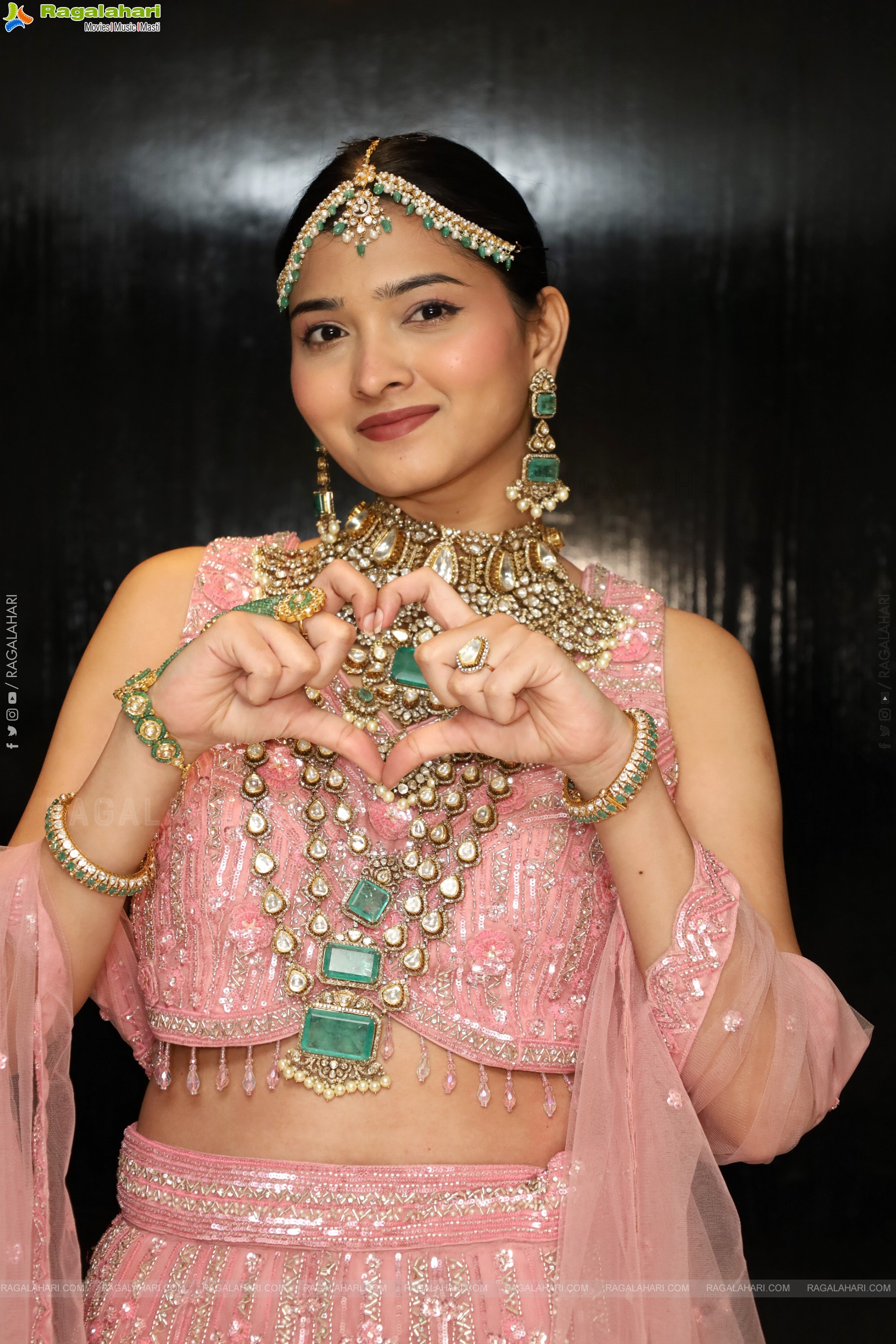 Sanjana Jooluri Poses with Traditional Jewellery, HD Gallery