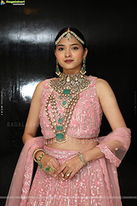 Sanjana Jooluri Poses with Traditional Jewellery, HD Gallery