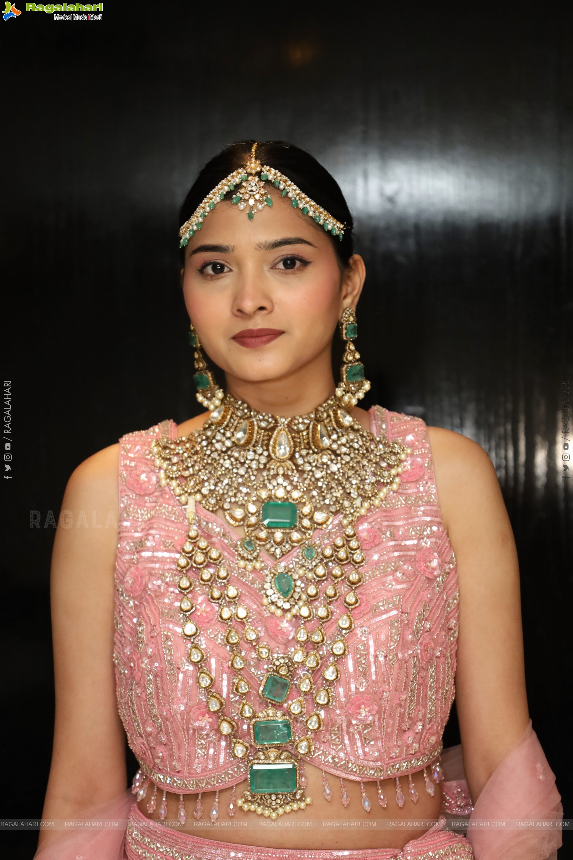 Sanjana Jooluri Poses with Traditional Jewellery, HD Gallery