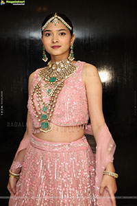 Sanjana Jooluri Poses with Traditional Jewellery, HD Gallery