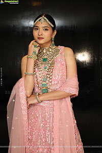 Sanjana Jooluri Poses with Traditional Jewellery, HD Gallery