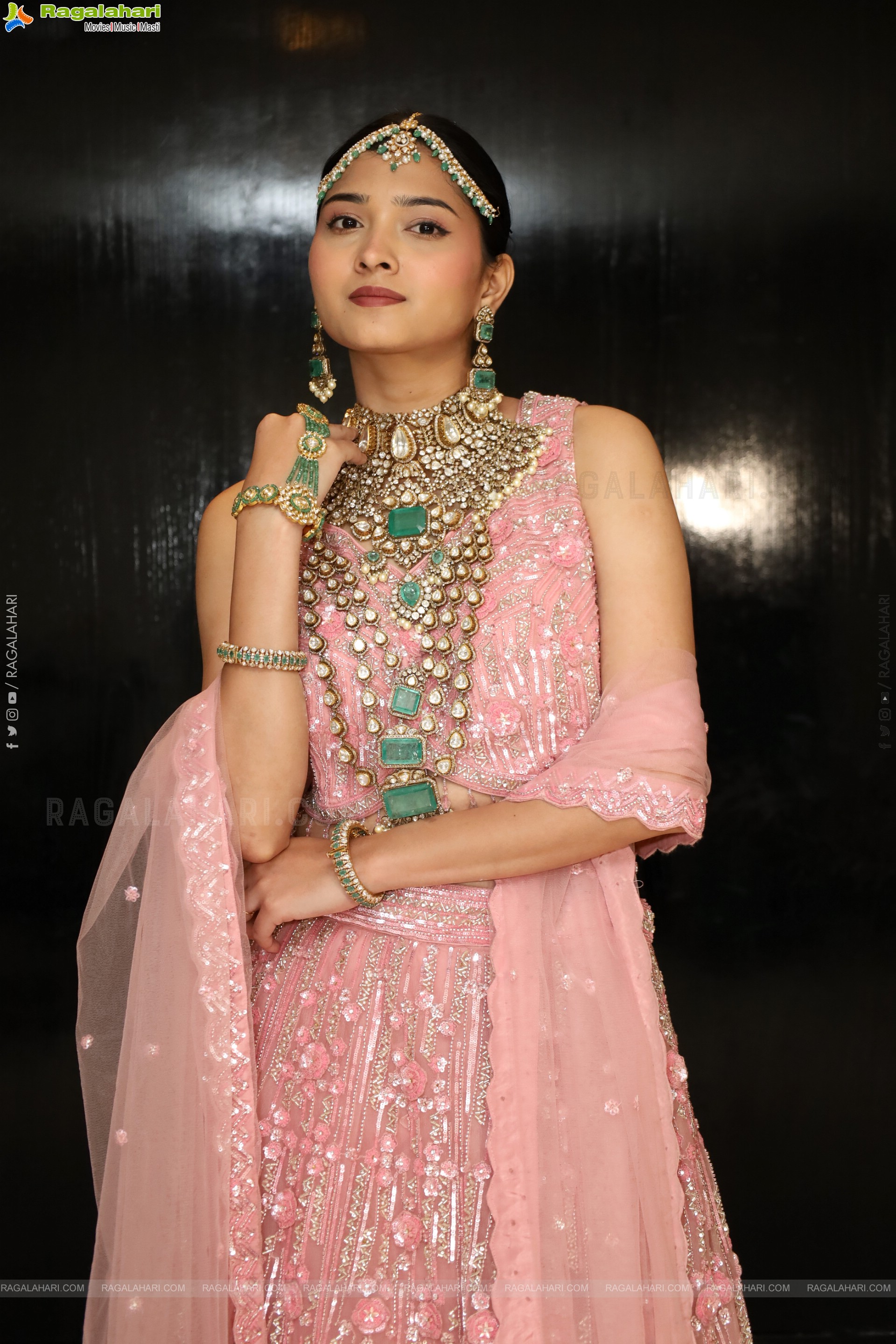 Sanjana Jooluri Poses with Traditional Jewellery, HD Gallery