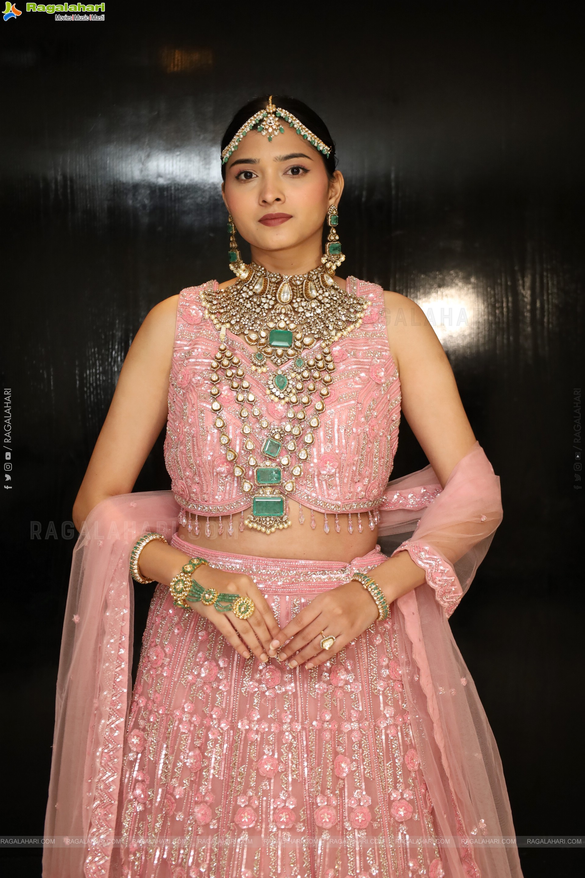 Sanjana Jooluri Poses with Traditional Jewellery, HD Gallery