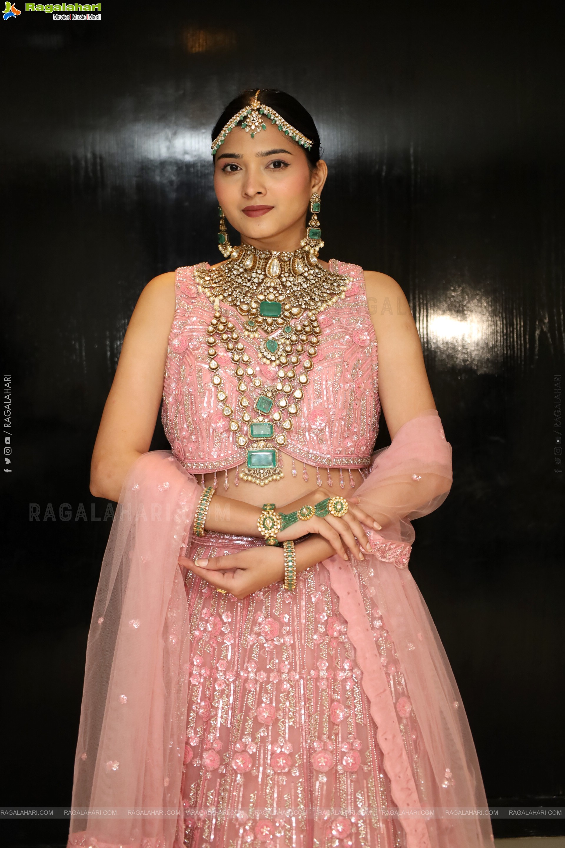 Sanjana Jooluri Poses with Traditional Jewellery, HD Gallery