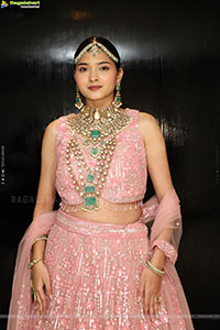 Sanjana Jooluri Poses with Traditional Jewellery, HD Gallery