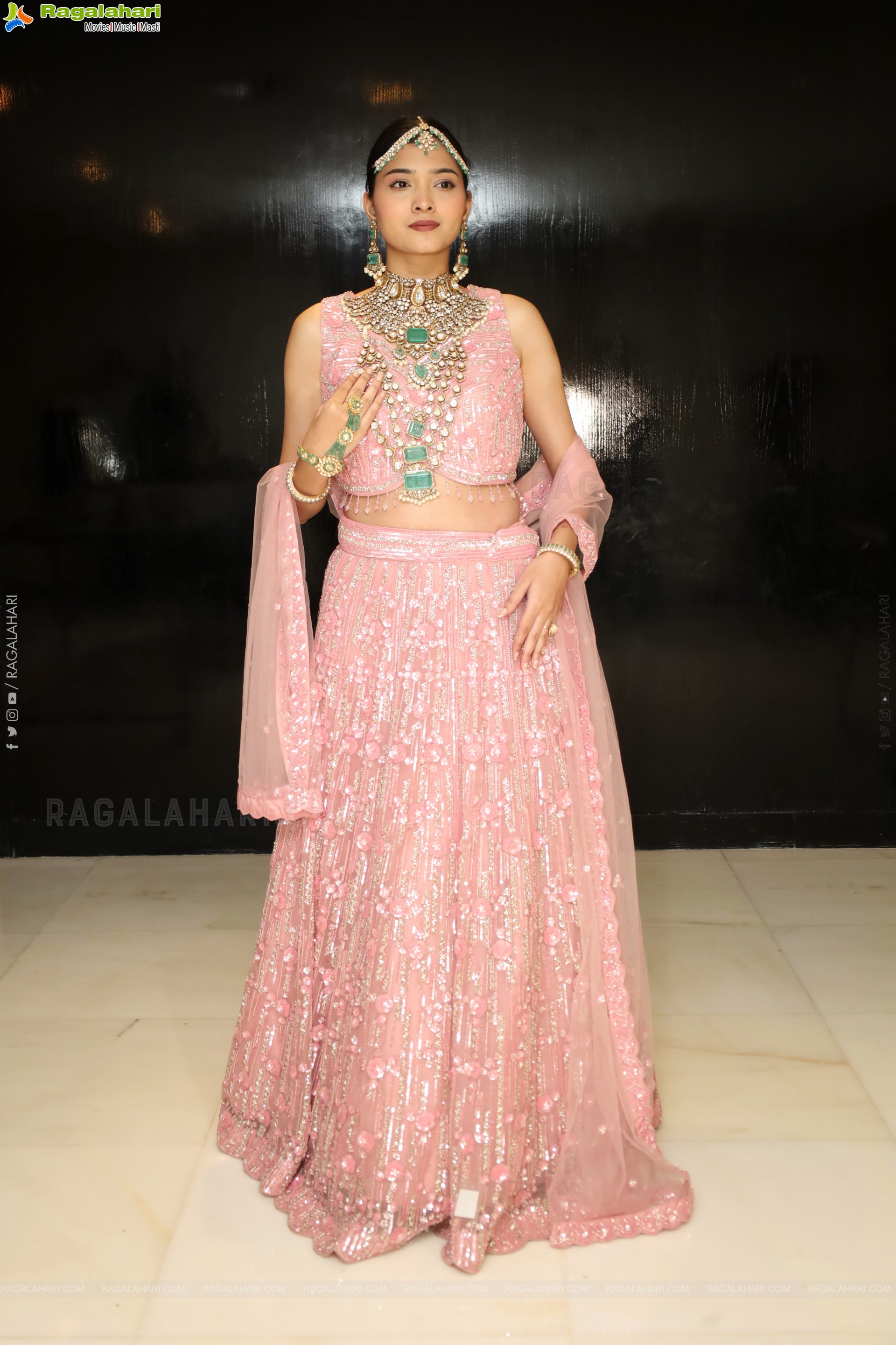 Sanjana Jooluri Poses with Traditional Jewellery, HD Gallery