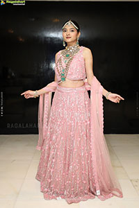 Sanjana Jooluri Poses with Traditional Jewellery, HD Gallery