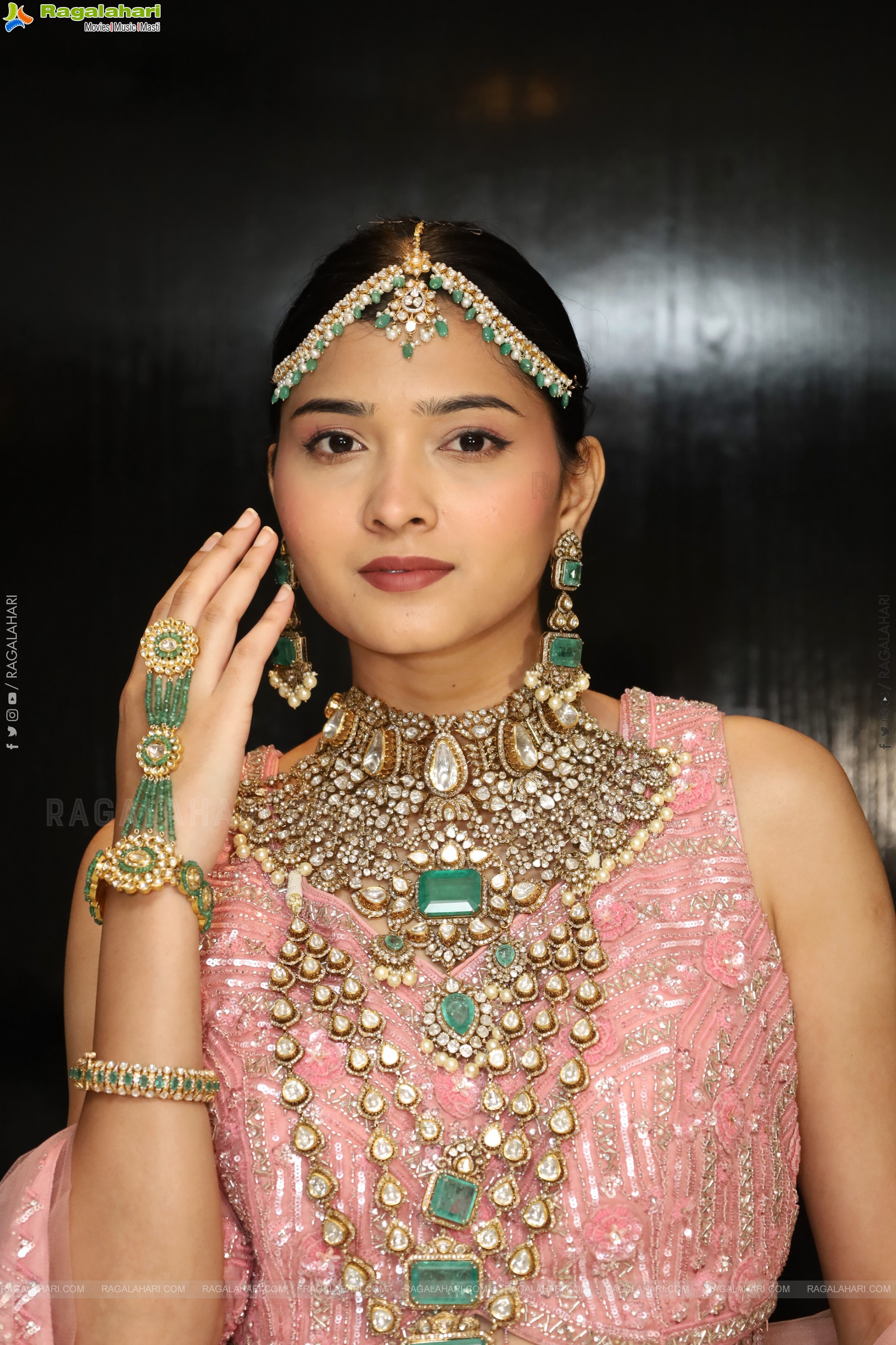 Sanjana Jooluri Poses with Traditional Jewellery, HD Gallery